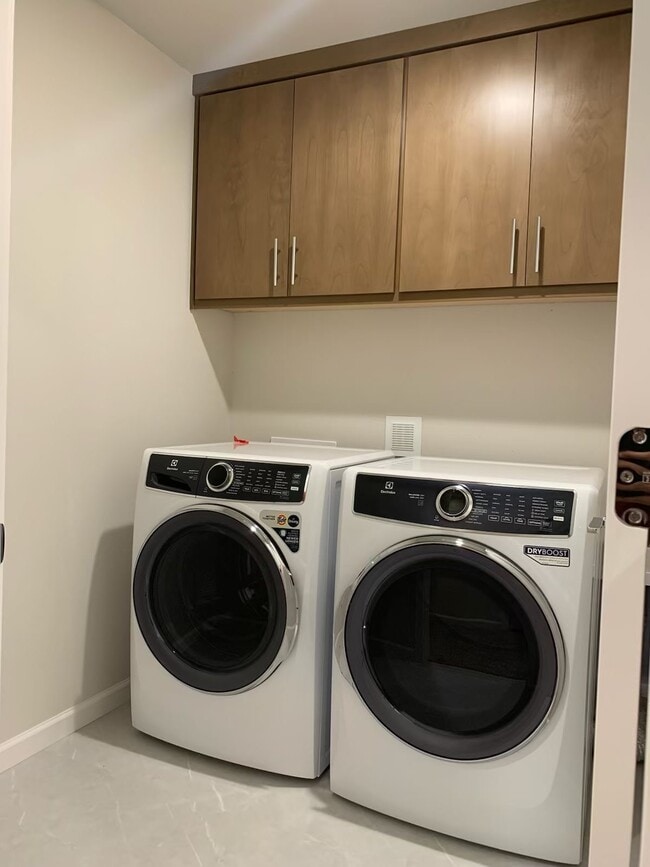 Building Photo - 3314 SE Farrow Ln