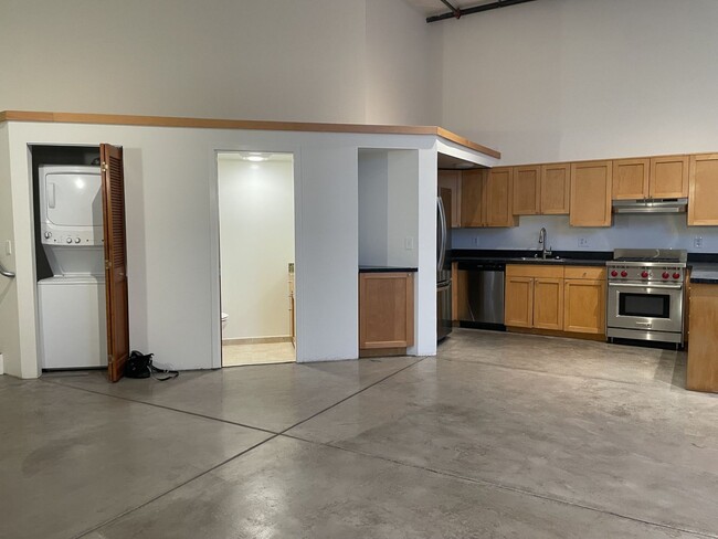 Building Photo - Mariposa Street 1020