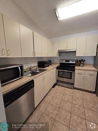 Building Photo - 3650 N 56th Ave