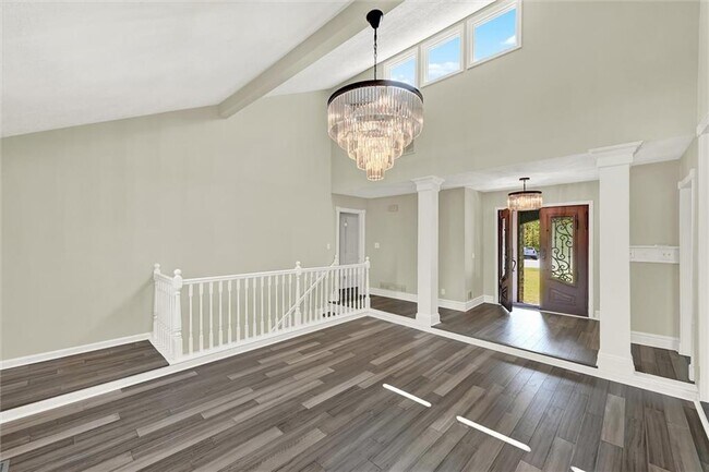 Building Photo - 910 Muirfield Dr NE