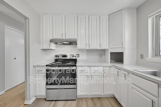 Building Photo - 861 S Holly St