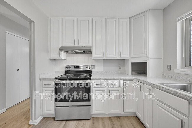 Foto del edificio - 861 S Holly St