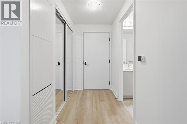 Photo du bâtiment - 500 Plains Rd E