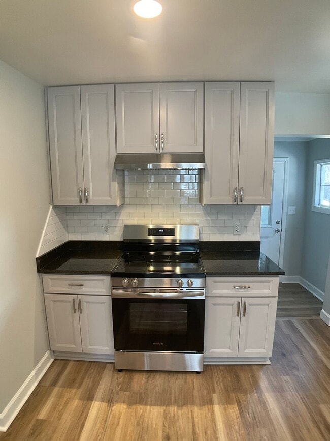 Building Photo - Modern Comfort and Convenience in the Heart of Durham