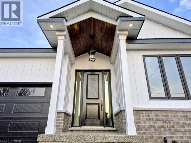 Building Photo - 115 Chesley St