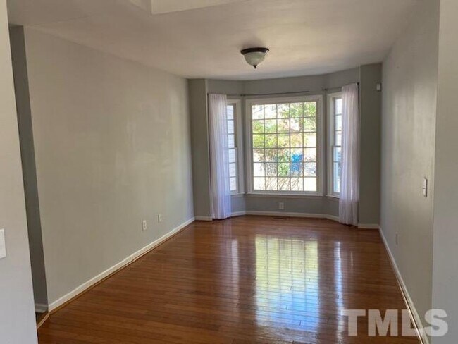 Foto del edificio - 2813 Isabella Dr