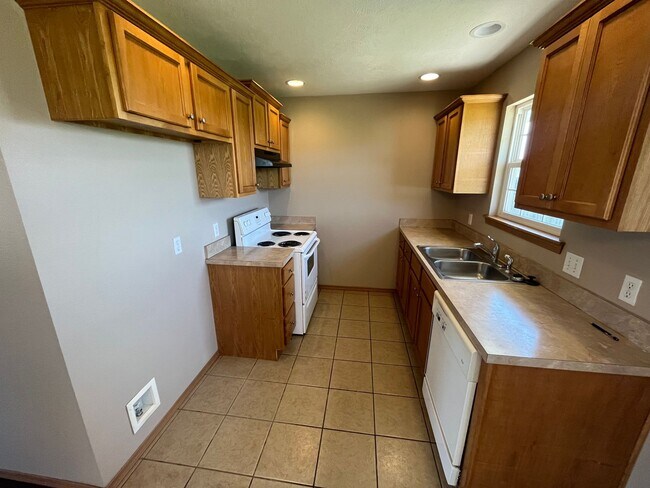 Building Photo - 3 bedroom 2 bath home in Clever, MO!