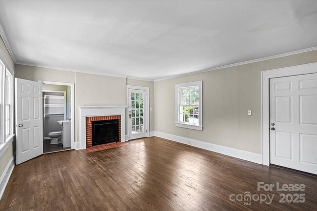 Foto del edificio - 904 Edgewood Cir