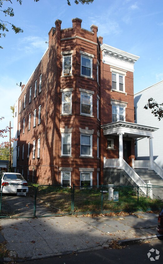 Building Photo - 17 Cliff Ave