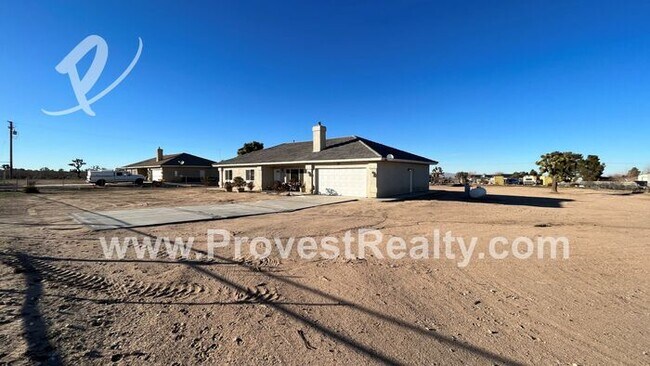 Foto del edificio - Rare 4 Bed, 2 Bath Phelan Home!!!