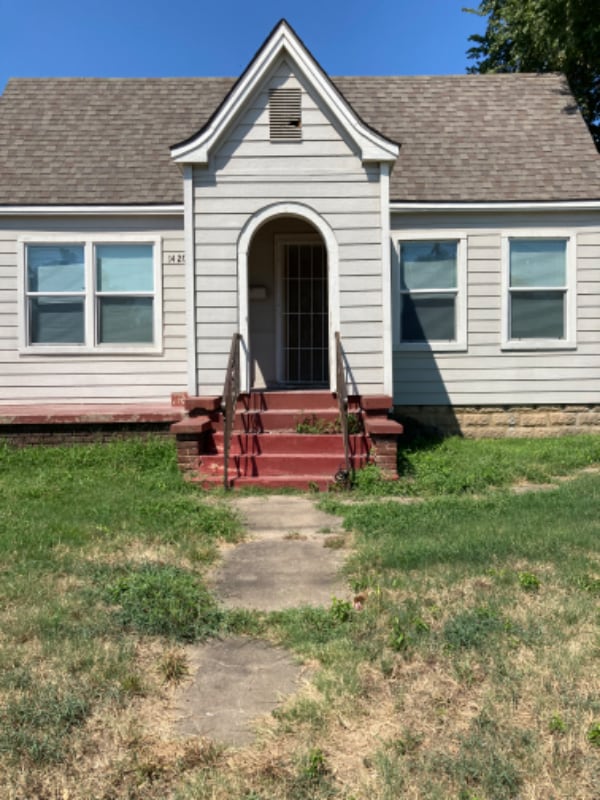 Primary Photo - 1420 N Yale Ave