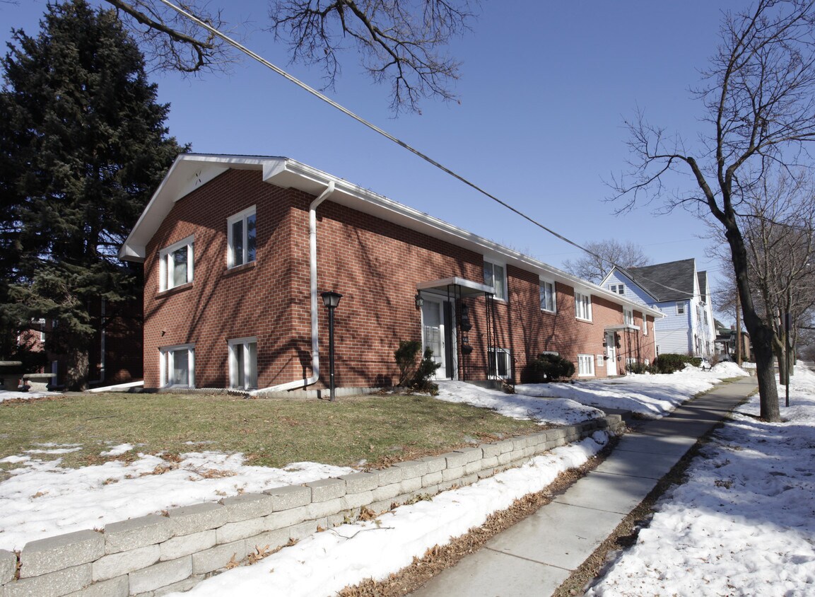 Primary Photo - 2000 Washington St