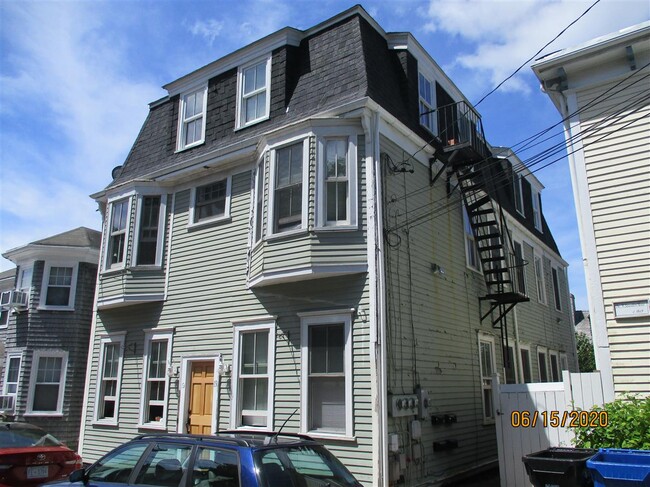 Building Photo - 19 Thames St