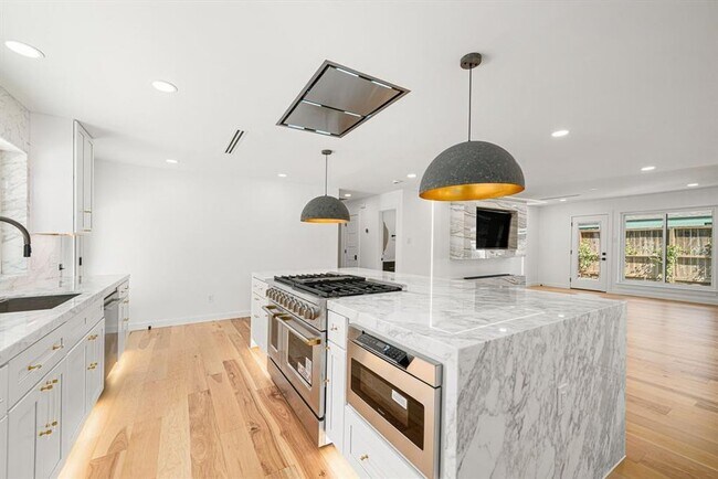 Foto del edificio - 2506 Briarbrook Dr
