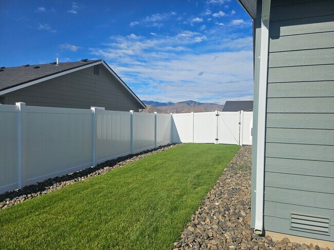 Building Photo - New Construction 3 bed, 2 bath!
