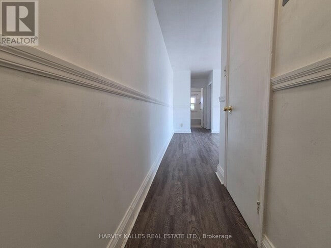 Building Photo - 330 Chisholm Ave