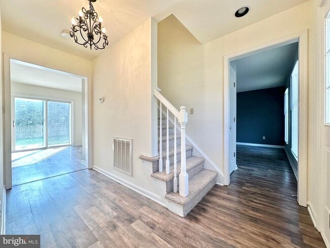 Building Photo - 8337 Colony Cir