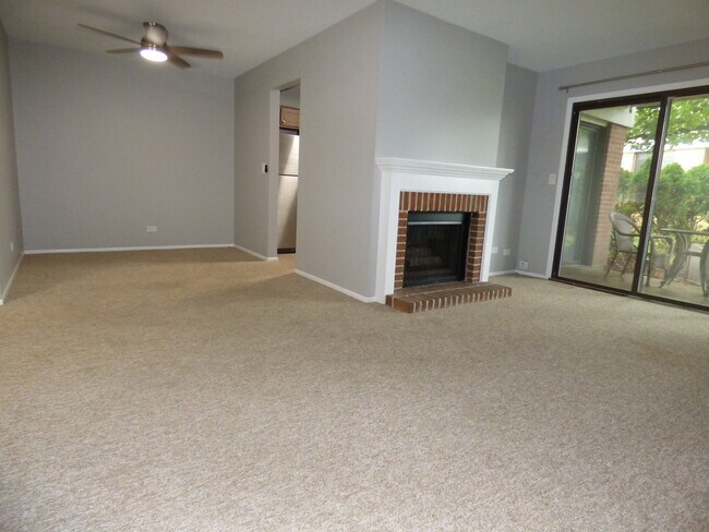 Foto del edificio - 402 Sandalwood Ln