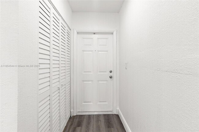 Building Photo - 1400 NE 57th Ct