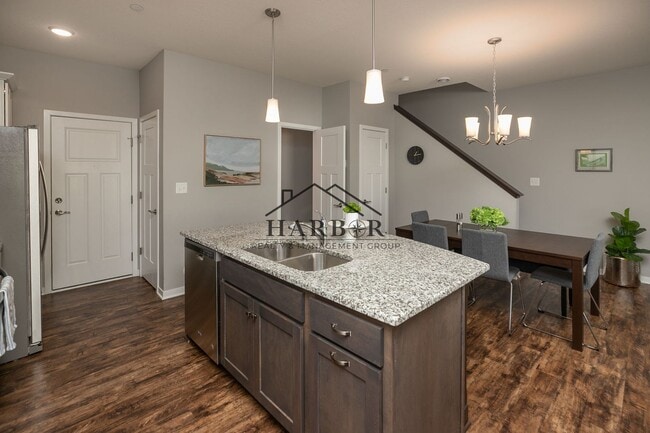 Building Photo - Contemporary 3 Bedroom Towhome in NW Roche...