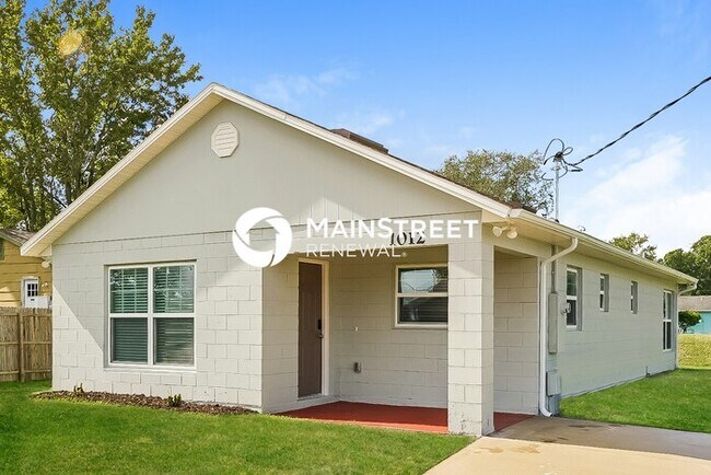 Foto del edificio - 3 Bedroom Pet-Friendly Home in SANFORD, FL...
