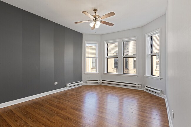 Foto del edificio - 3639 W Dickens Ave