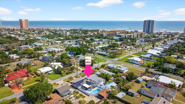 Foto del edificio - Beachside Pool Home Just Minutes from the Ocean!