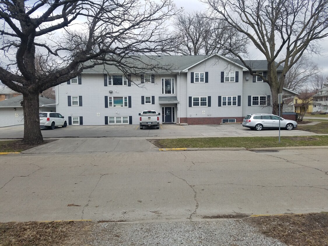 Primary Photo - 705 Clark Ave