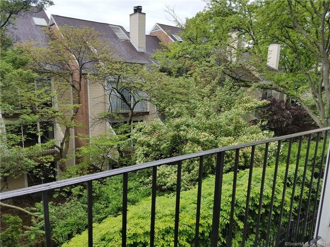 Foto del edificio - 83 Highland Rd