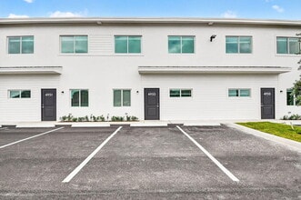 Building Photo - 4965 Serafica Dr