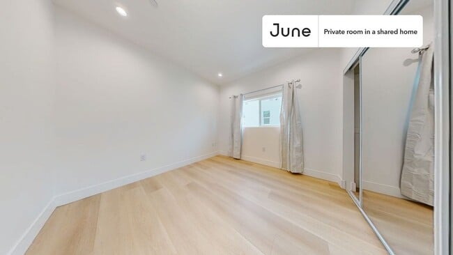 Foto del edificio - Room in Shared 5 bed/4 bath home