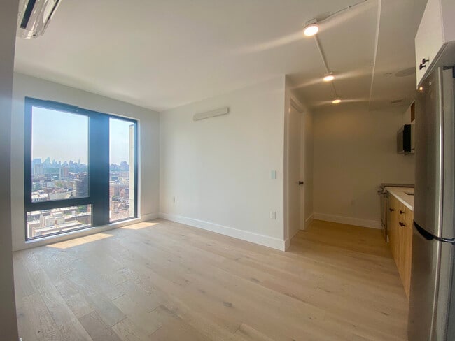 Building Photo - 60 W 125th St