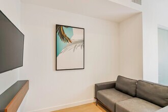 Building Photo - Concourse