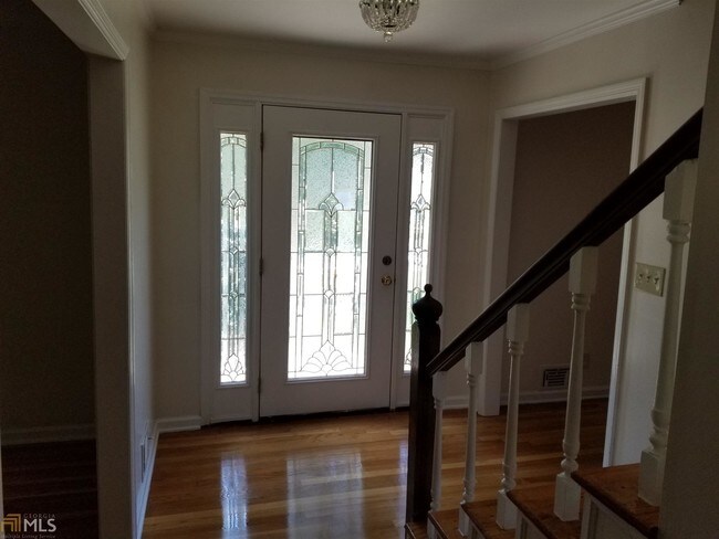 Building Photo - 3215 Kingsdale Dr SW