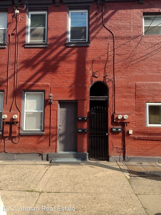 Building Photo - 2 br, 1 bath House - 2131 Sarah Street 2nd...