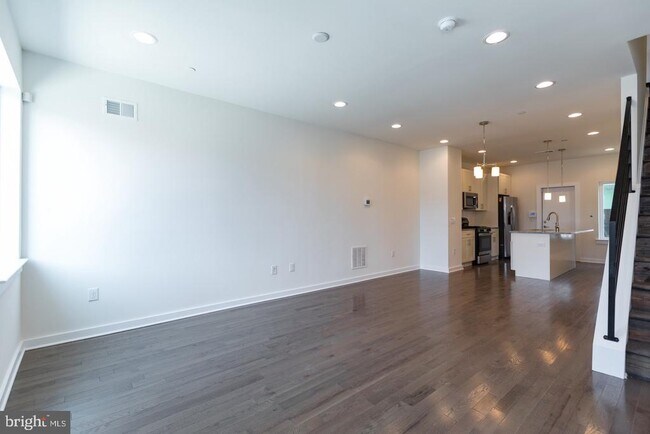 Building Photo - 1641 N Randolph St
