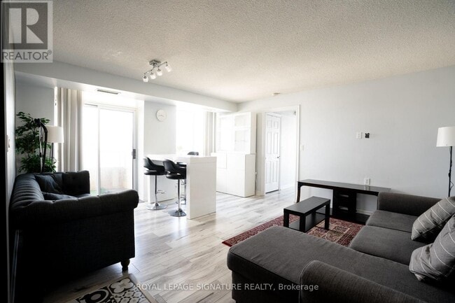 Photo du bâtiment - 310 Burnhamthorpe Rd W
