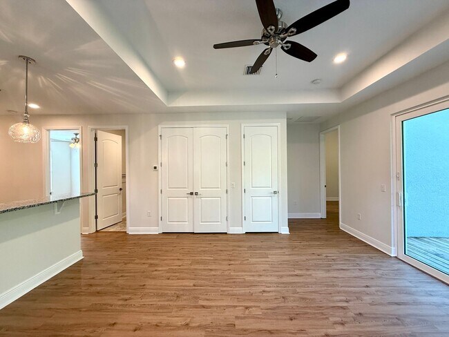 Foto del edificio - Gorgeous, Modern 2/2 Duplex in Orange City!