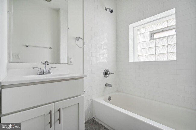 Foto del edificio - 5011 Germantown Ave