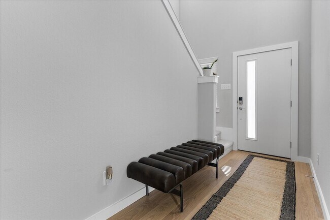 Foto del edificio - 608 Cottage Wood Dr