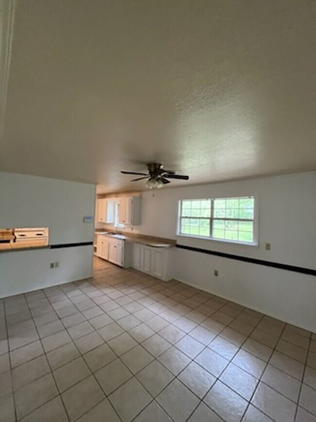 Foto del edificio - 3219 Lakewood Dr
