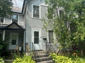 Building Photo - 305 Nelson Ave