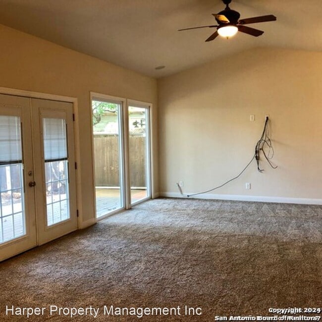 Building Photo - 3 br, 3 bath House - 231 E Elmview Place