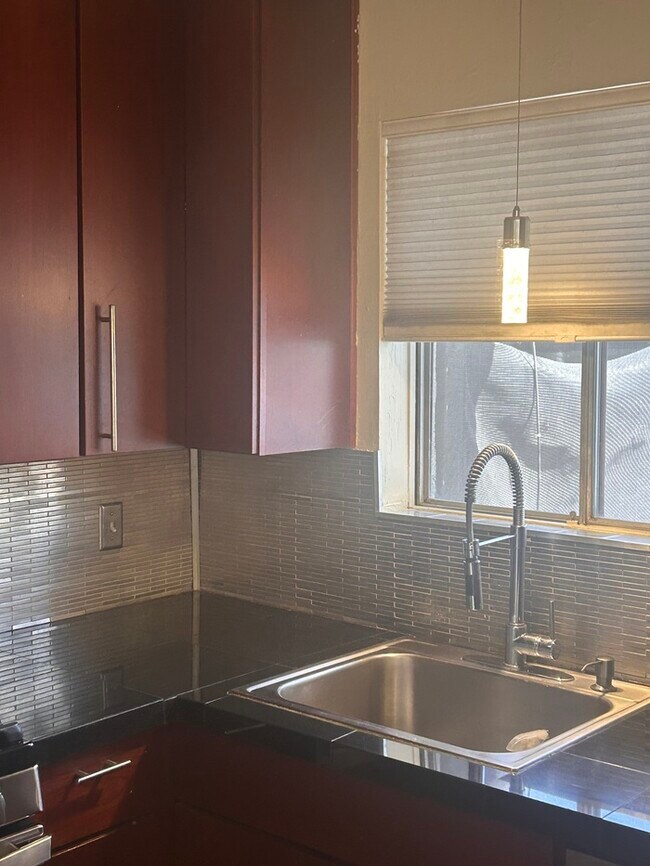 Foto del edificio - 3724 W Gardenia Ave