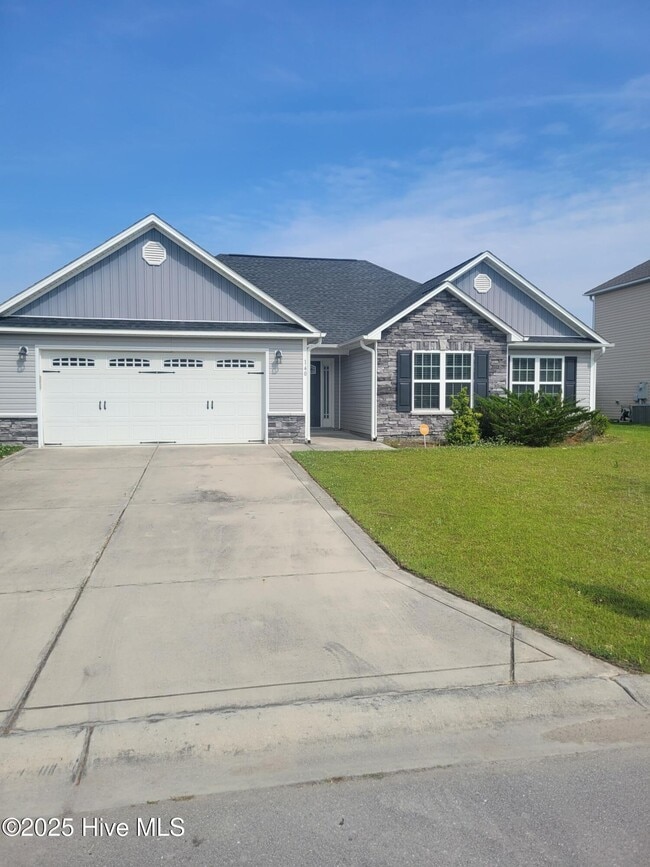 Building Photo - 140 Cavalier Dr