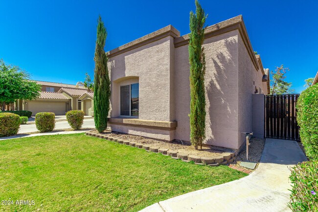 Building Photo - 756 W Citrus Way