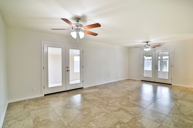 Building Photo - Charming three-bedroom and two-bathroom wi...