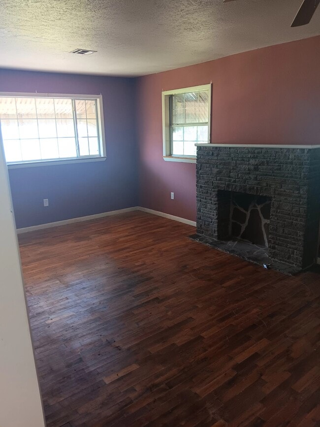 Building Photo - 1307 W Poplar Ave