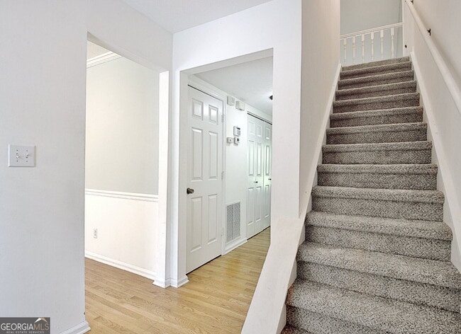 Foto del edificio - 210 Flat Creek Ct