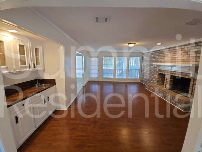 Foto del edificio - 5223 Brownlee Ln